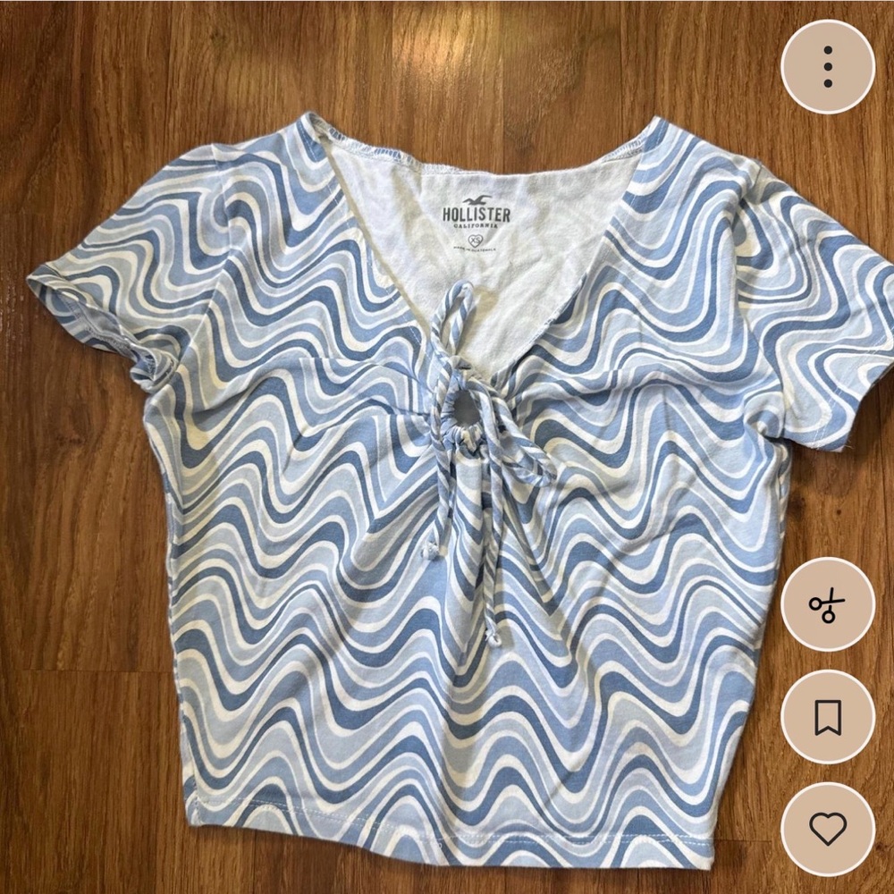 Hollister Blue and White Swirl Short Sleeve Top